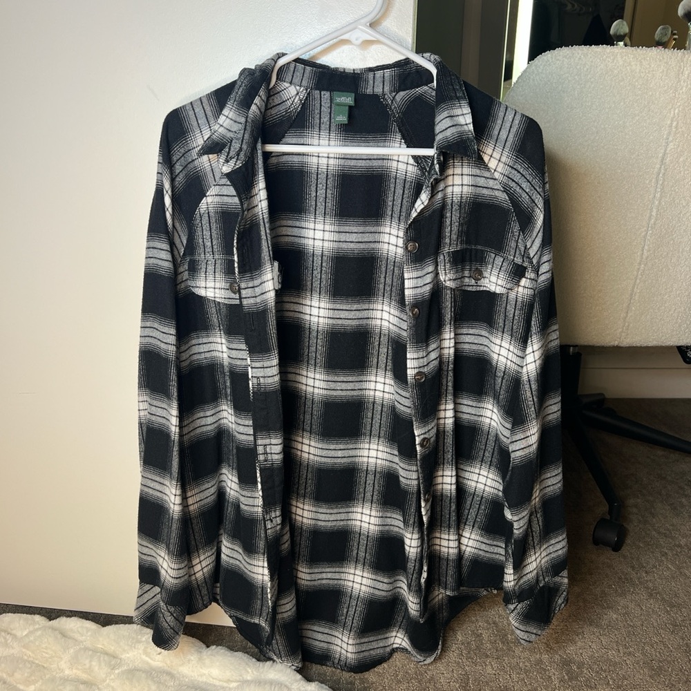 Wild Fable black & white plaid longsleeve button up 
Oversized fit